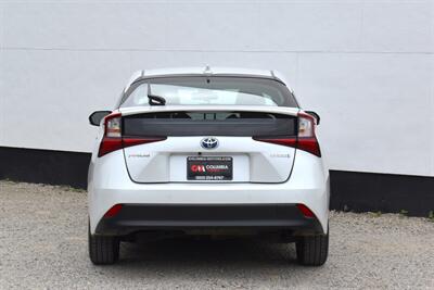 2022 Toyota Prius LE 4dr Hatchback! 54 City MPG! 50 Hwy MPG! Back Up Camera! Lane Assist! Blind Spot Monitor! Dynamic Radar Cruise Control! EV/ECO/PWR Modes! Apple CarPlay! Android Auto! - Photo 4 - Portland, OR 97266