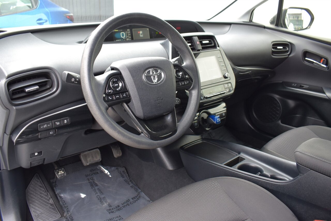 2022 Toyota Prius LE 4dr Hatchback! 54 City MPG! 50 Hwy MPG! Back Up Camera! Lane Assist! Blind Spot Monitor! Dynamic Radar Cruise Control! EV/ECO/PWR Modes! Apple CarPlay! Android Auto! - Photo 3 - Portland, OR 97266