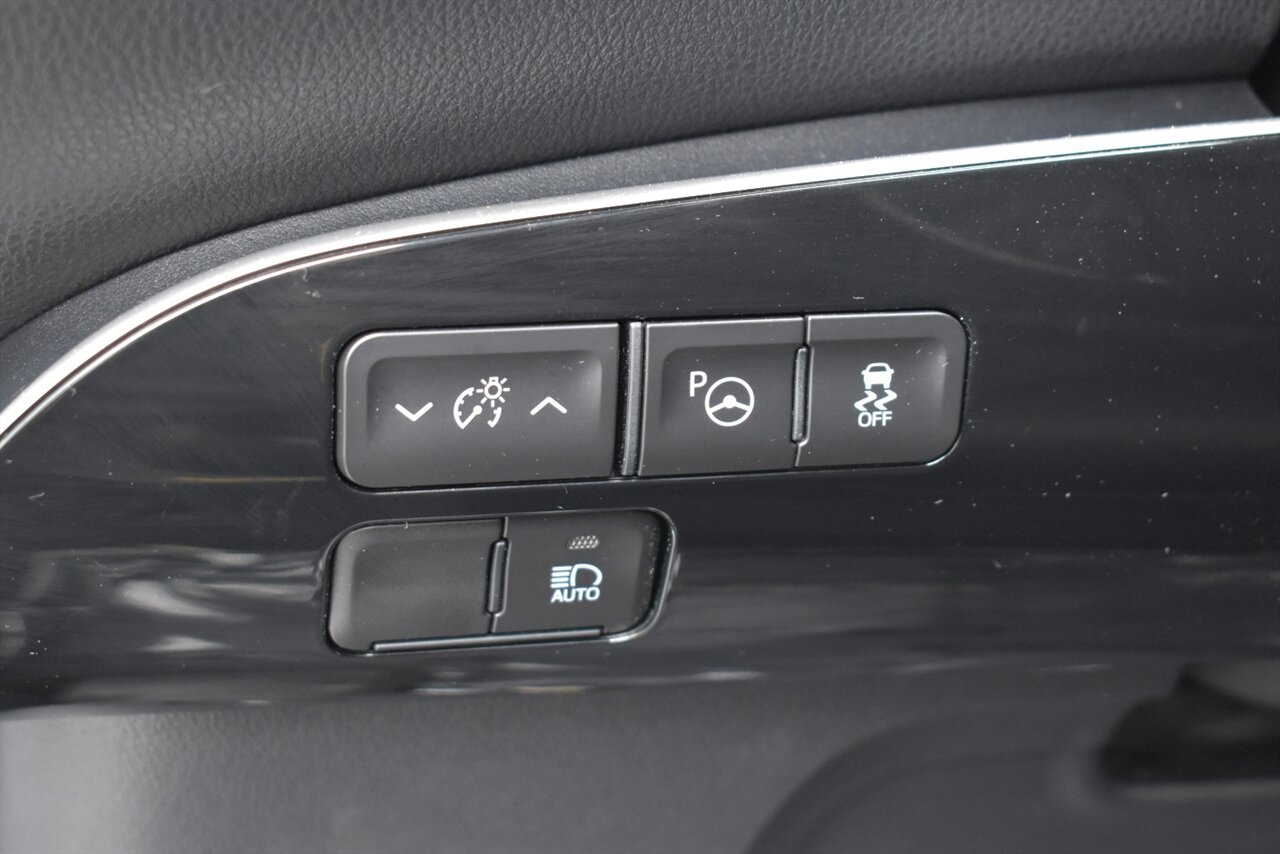 2022 Toyota Prius LE 4dr Hatchback! 54 City MPG! 50 Hwy MPG! Back Up Camera! Lane Assist! Blind Spot Monitor! Dynamic Radar Cruise Control! EV/ECO/PWR Modes! Apple CarPlay! Android Auto! - Photo 16 - Portland, OR 97266
