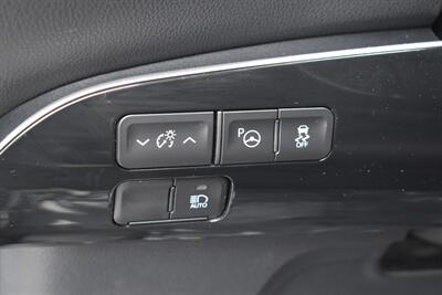 2022 Toyota Prius LE 4dr Hatchback! 54 City MPG! 50 Hwy MPG! Back Up Camera! Lane Assist! Blind Spot Monitor! Dynamic Radar Cruise Control! EV/ECO/PWR Modes! Apple CarPlay! Android Auto! - Photo 16 - Portland, OR 97266