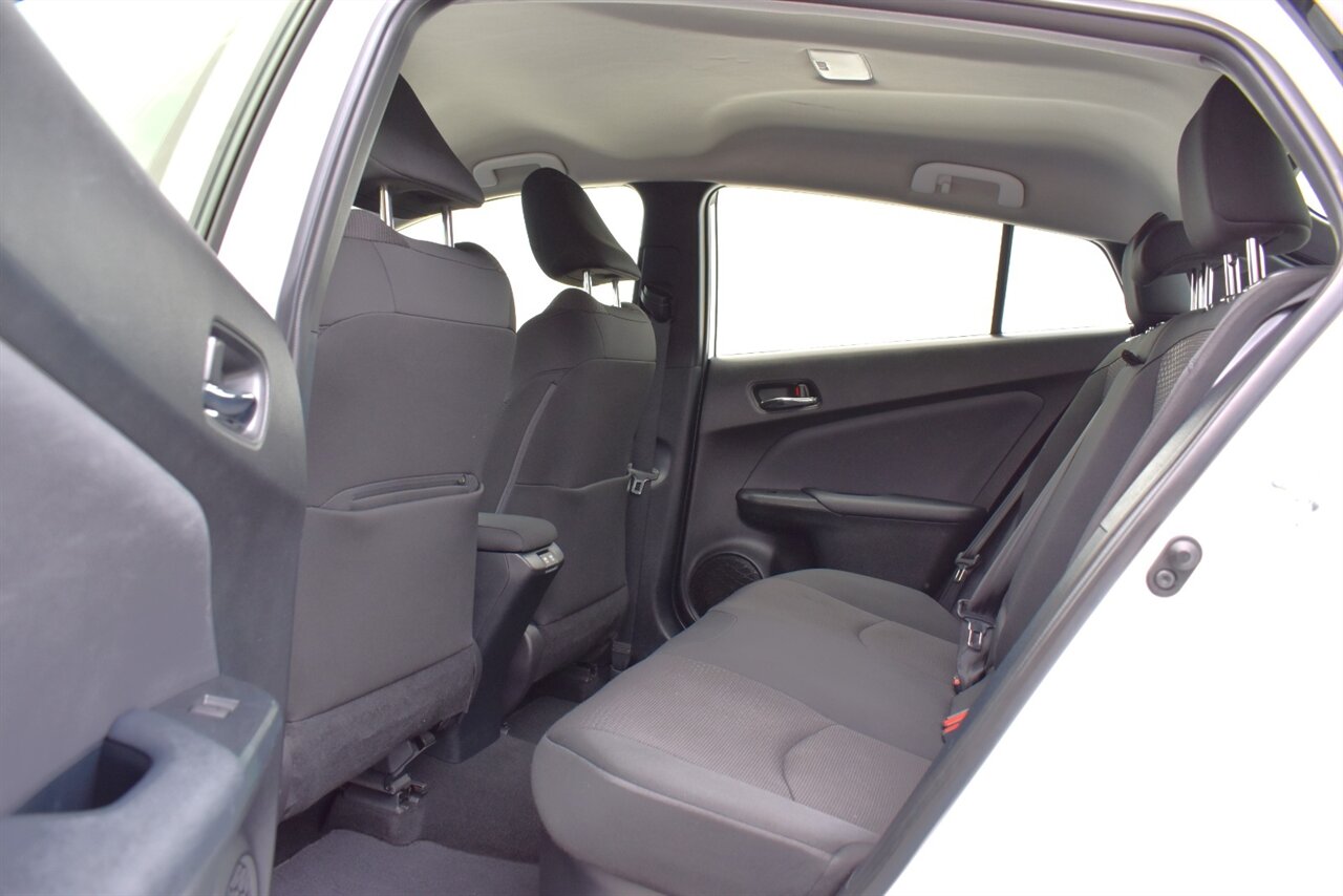 2022 Toyota Prius LE 4dr Hatchback! 54 City MPG! 50 Hwy MPG! Back Up Camera! Lane Assist! Blind Spot Monitor! Dynamic Radar Cruise Control! EV/ECO/PWR Modes! Apple CarPlay! Android Auto! - Photo 25 - Portland, OR 97266