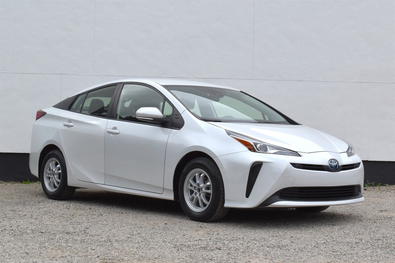 2022 Toyota Prius LE FWD's photo