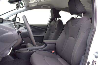 2022 Toyota Prius LE 4dr Hatchback! 54 City MPG! 50 Hwy MPG! Back Up Camera! Lane Assist! Blind Spot Monitor! Dynamic Radar Cruise Control! EV/ECO/PWR Modes! Apple CarPlay! Android Auto! - Photo 11 - Portland, OR 97266