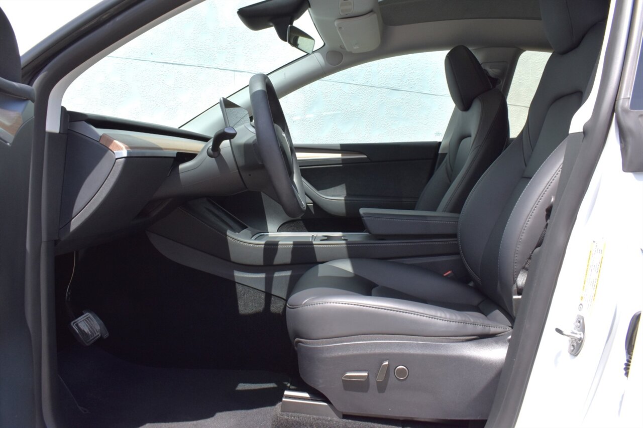 2025 Tesla Model Y Long Range AWD 4dr EV!**BY APPOINTMENT ONLY**Long Range! Dual Motor! Full Self-Driving Capability (Subscription)! Autopilot! Heated Front & Rear Seats! Heated Steering Wheel! Glass Roof! Navigation! - Photo 10 - Portland, OR 97266