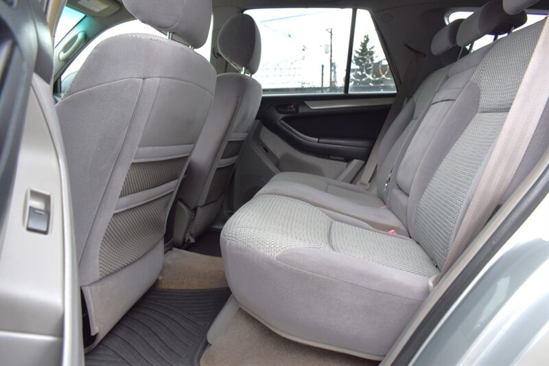2005 Toyota 4Runner SR5 4WD 4dr SUV w/V6! Center Locking Differential! Multi-Mode Four Wheel Drive! Off-Road Downhill Assist! Roof-Rack! All Weather Mats! Tow-Hitch! - Photo 22 - Portland, OR 97266