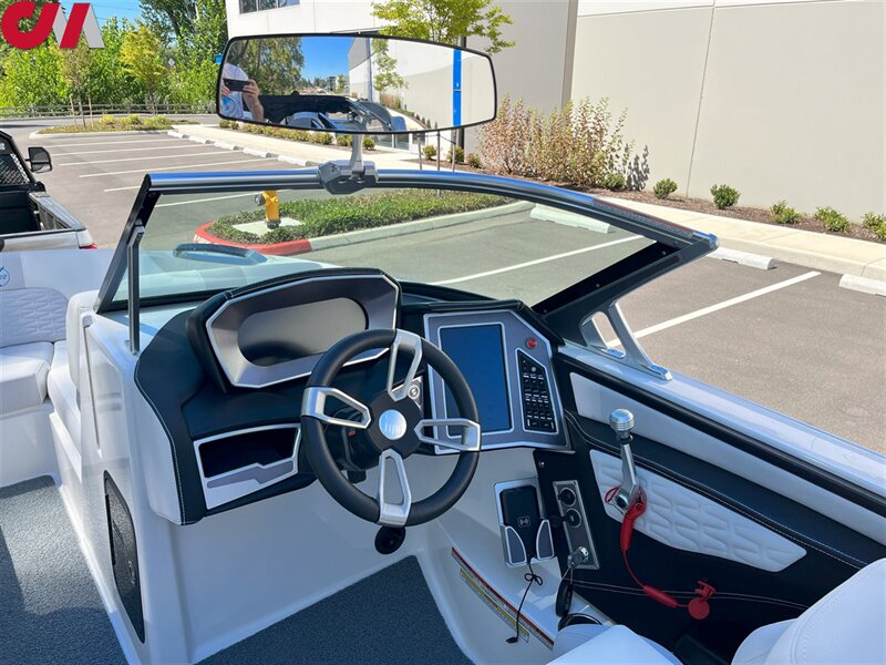 2019 MasterCraft X22 dual screen & upgraded sound system!  SEE DESCRIPTION!