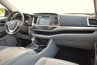 2018 Toyota Highlander XLE  AWD 4dr SUV**BY APPOINTMENT ONLY** 3rd Row Seats! Back Up Camera! Lane Assist! Blind Spot Monitor! Navigation! Bluetooth! Heated Leather Seats! Powered Liftgate! Sunroof! Center Locking Diff! - Photo 13 - Portland, OR 97266