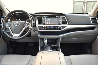 2018 Toyota Highlander XLE  AWD 4dr SUV**BY APPOINTMENT ONLY** 3rd Row Seats! Back Up Camera! Lane Assist! Blind Spot Monitor! Navigation! Bluetooth! Heated Leather Seats! Powered Liftgate! Sunroof! Center Locking Diff! - Photo 14 - Portland, OR 97266