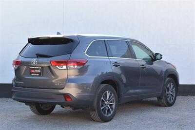 2018 Toyota Highlander XLE  AWD 4dr SUV**BY APPOINTMENT ONLY** 3rd Row Seats! Back Up Camera! Lane Assist! Blind Spot Monitor! Navigation! Bluetooth! Heated Leather Seats! Powered Liftgate! Sunroof! Center Locking Diff! - Photo 5 - Portland, OR 97266