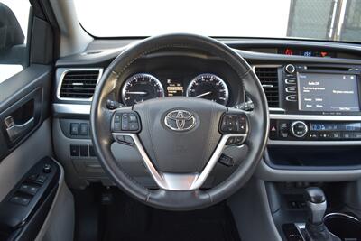 2018 Toyota Highlander XLE  AWD 4dr SUV**BY APPOINTMENT ONLY** 3rd Row Seats! Back Up Camera! Lane Assist! Blind Spot Monitor! Navigation! Bluetooth! Heated Leather Seats! Powered Liftgate! Sunroof! Center Locking Diff! - Photo 15 - Portland, OR 97266