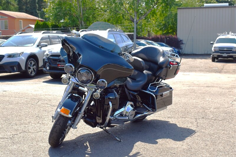 2012 Harley-Davidson Electra Glide Ultra Limited  Twin Cam 103! Low Miles! 6-Speed! Cruise Control! Batwing Fairing! Hard Saddlebags! AM/FM Stereo! Touring Bike! - Photo 1 - Portland, OR 97266