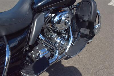 2012 Harley-Davidson Electra Glide Ultra Limited Twin Cam 103! Low Miles! 6-Speed! Cruise Control! Batwing Fairing! Hard Saddlebags! AM/FM Stereo! Touring Bike! - Photo 7 - Portland, OR 97266