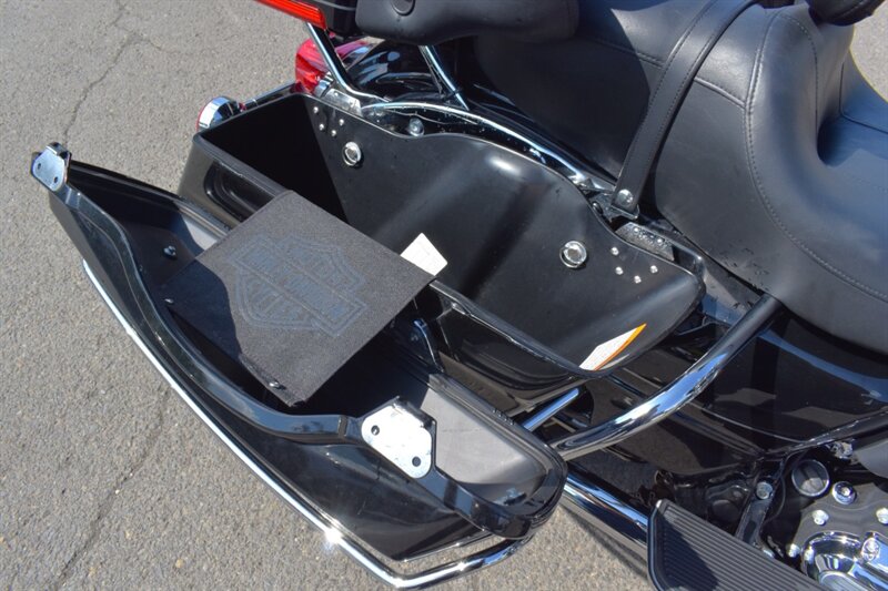 2012 Harley-Davidson Electra Glide Ultra Limited Twin Cam 103! Low Miles! 6-Speed! Cruise Control! Batwing Fairing! Hard Saddlebags! AM/FM Stereo! Touring Bike! - Photo 10 - Portland, OR 97266