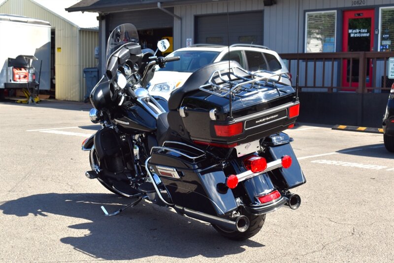 2012 Harley-Davidson Electra Glide Ultra Limited Twin Cam 103! Low Miles! 6-Speed! Cruise Control! Batwing Fairing! Hard Saddlebags! AM/FM Stereo! Touring Bike! - Photo 4 - Portland, OR 97266