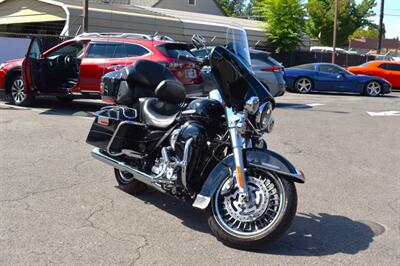 2012 Harley-Davidson Electra Glide Ultra Limited Twin Cam 103! Low Miles! 6-Speed! Cruise Control! Batwing Fairing! Hard Saddlebags! AM/FM Stereo! Touring Bike! - Photo 2 - Portland, OR 97266
