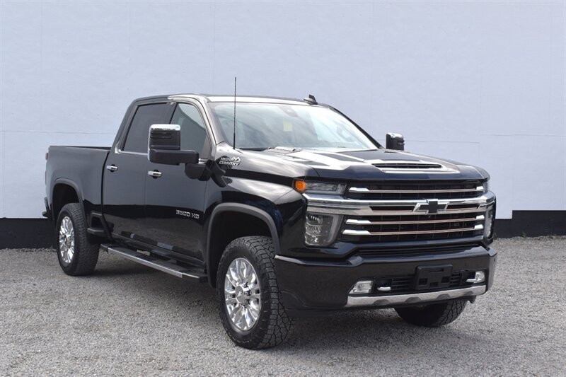 2020 Chevrolet Silverado 3500 High Country  4dr Crew Cab! Long Bed! Duramax Diesel! Tow Package! Heated & Cooled Leather Seats! Backup Camera!