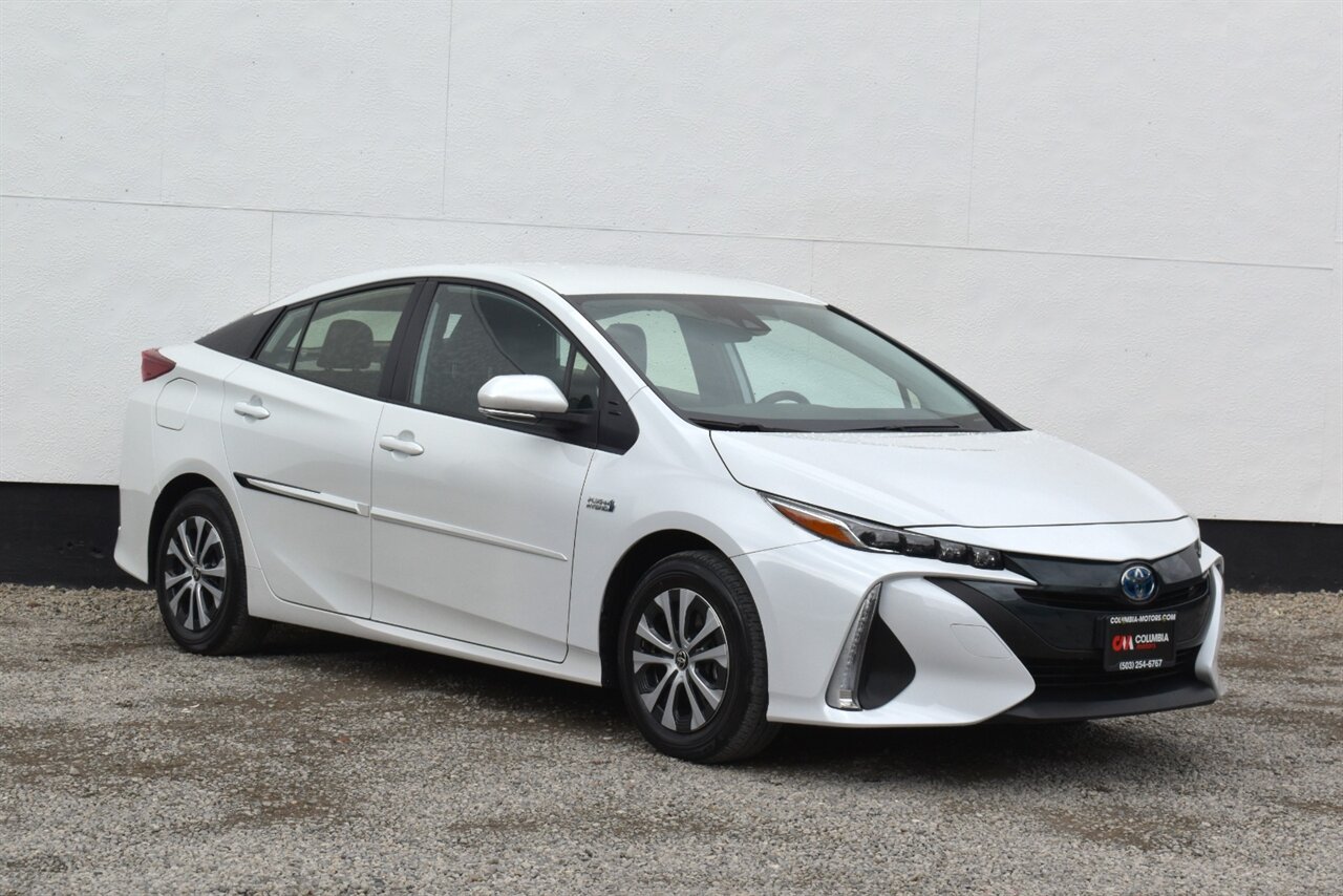 2022 Toyota Prius Prime XLE's photo