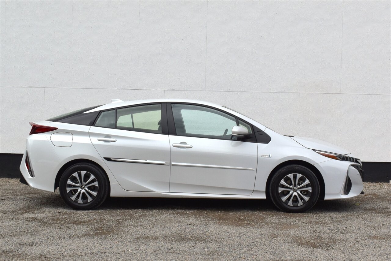 2022 Toyota Prius Prime XLE 4dr Hatchback! 55 City MPG! 53 Hwy MPG! Back up Camera! Pre-Collision Assist! Lane Departure Assist! Dynamic Radar Cruise Control! Apple CarPlay! Wireless Charger! Heated Seats! - Photo 6 - Portland, OR 97266