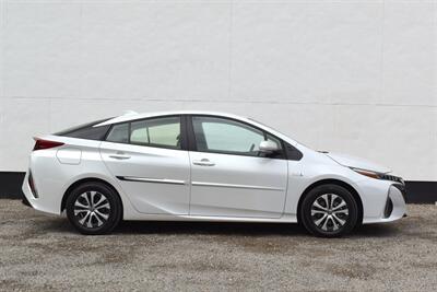 2022 Toyota Prius Prime XLE 4dr Hatchback! 55 City MPG! 53 Hwy MPG! Back up Camera! Pre-Collision Assist! Lane Departure Assist! Dynamic Radar Cruise Control! Apple CarPlay! Wireless Charger! Heated Seats! - Photo 6 - Portland, OR 97266