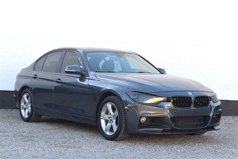 2015 BMW 328i  4dr Sedan! Back Up Camera! Park Assist! Sport & Eco Pro Drive Modes! Bluetooth Connectivity!