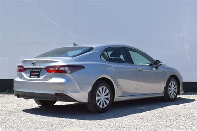2021 Toyota Camry Hybrid LE 4dr Sedan! 51 City MPG! 53 Hwy MPG! Toyota Safety Sense 2.5! Back Up Camera! Lane Assist! Full-Speed Dynamic Radar Cruise Control! Pedestrian Detection! Android Auto & Apple CarPlay! - Photo 5 - Portland, OR 97266