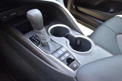 2021 Toyota Camry Hybrid LE 4dr Sedan! 51 City MPG! 53 Hwy MPG! Toyota Safety Sense 2.5! Back Up Camera! Lane Assist! Full-Speed Dynamic Radar Cruise Control! Pedestrian Detection! Android Auto & Apple CarPlay! - Photo 23 - Portland, OR 97266