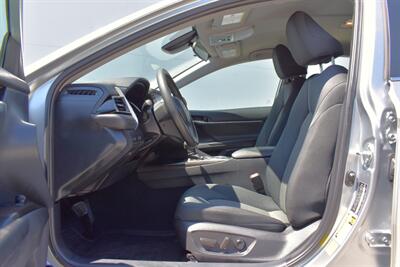 2021 Toyota Camry Hybrid LE 4dr Sedan! 51 City MPG! 53 Hwy MPG! Toyota Safety Sense 2.5! Back Up Camera! Lane Assist! Full-Speed Dynamic Radar Cruise Control! Pedestrian Detection! Android Auto & Apple CarPlay! - Photo 10 - Portland, OR 97266