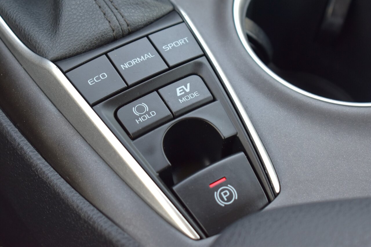 2021 Toyota Camry Hybrid LE 4dr Sedan! 51 City MPG! 53 Hwy MPG! Toyota Safety Sense 2.5! Back Up Camera! Lane Assist! Full-Speed Dynamic Radar Cruise Control! Pedestrian Detection! Android Auto & Apple CarPlay! - Photo 24 - Portland, OR 97266