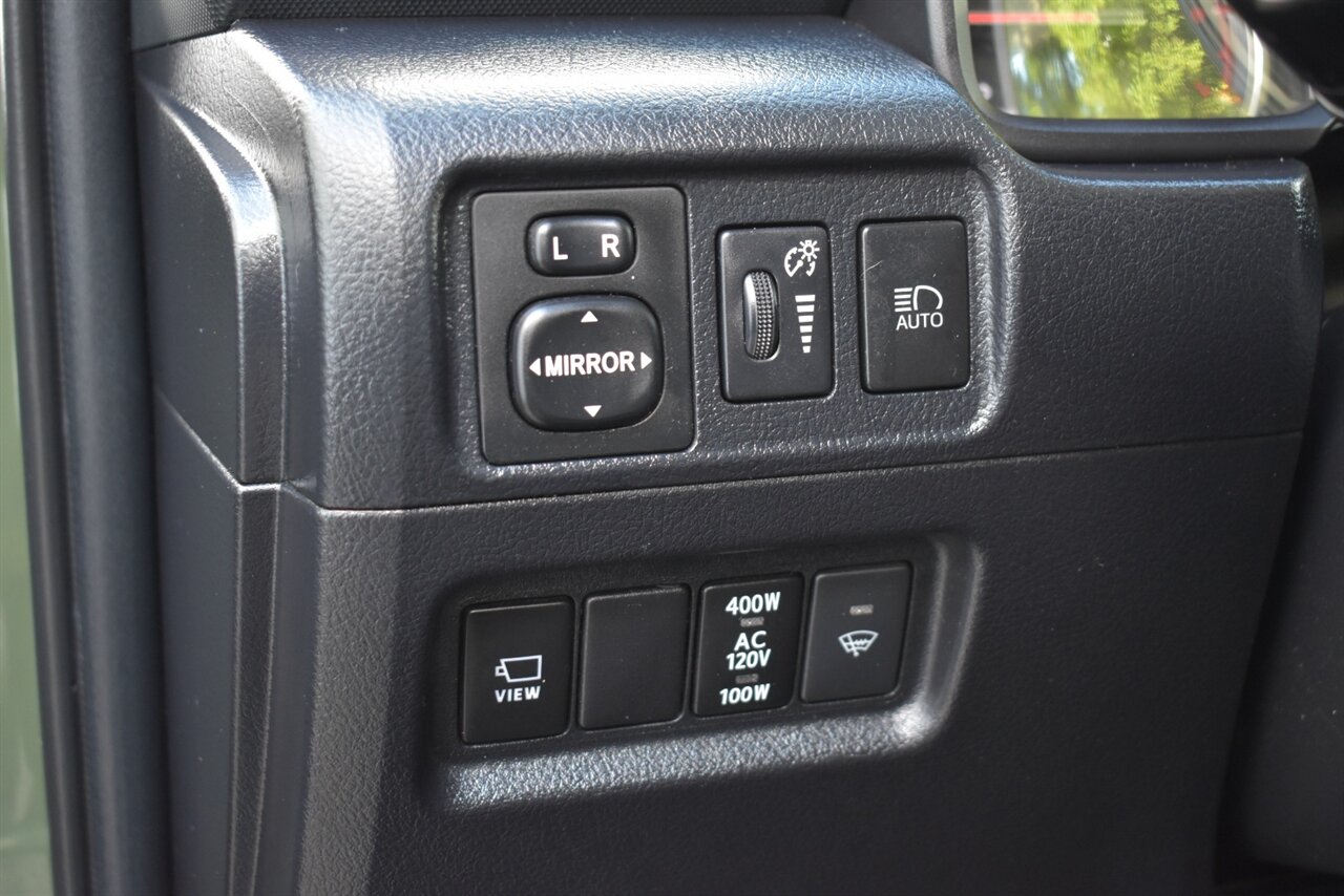 2022 Toyota 4Runner Limited AWD 4dr SUV! Back Up Camera! Blind Spot Monitor! Lane Assist! Pedestrian Detection! Navigation! Heated & Ventilated Leather Seats! Full-Time 4WD! Locking Center Differential! Tow Pkg! Sunroof! - Photo 18 - Portland, OR 97266