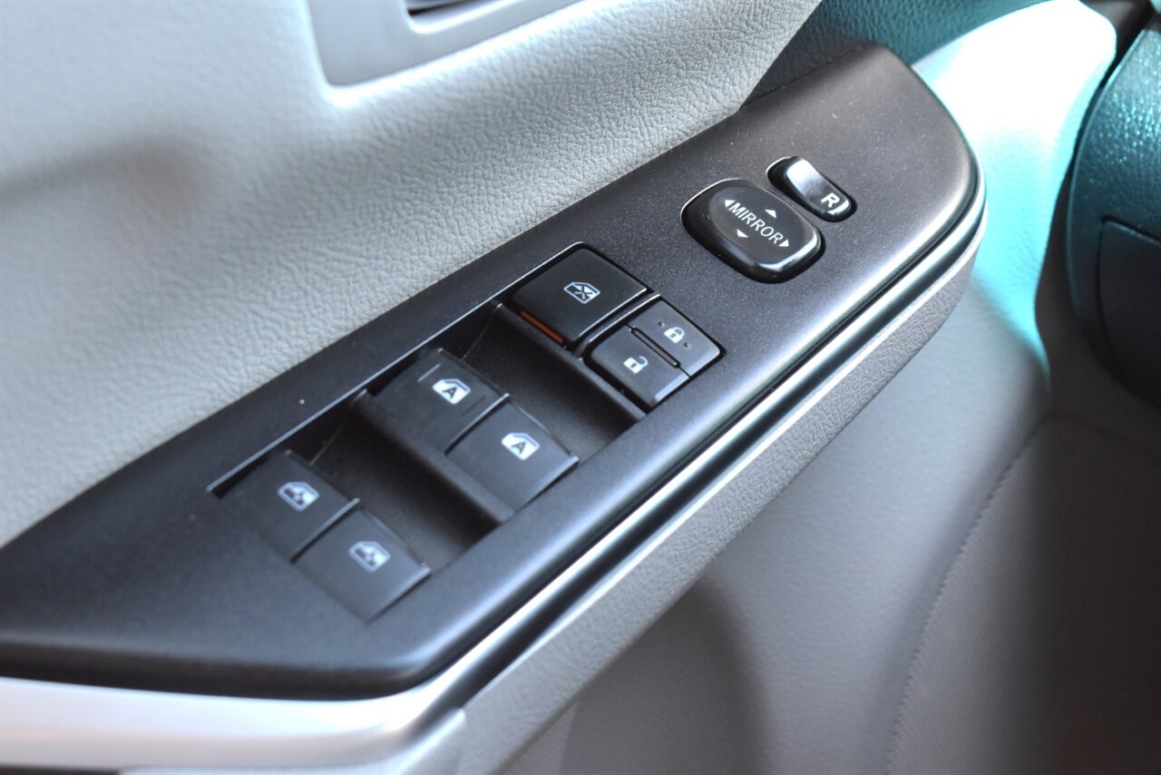 2017 Toyota Camry SE 4dr Sedan! **BY APPOINTMENT ONLY** Toyota Safety Sense 2.5! Back Up Camera! Cruise Control! Bluetooth Connectivity! - Photo 16 - Portland, OR 97266