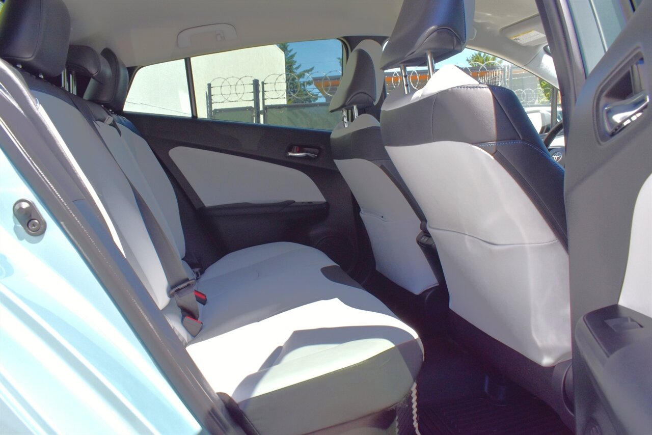 2021 Toyota Prius Limited 4dr Hatchback**BY APPOINTMENT ONLY** 54 City MPG! 50 Hwy MPG! Back Up Camera! Adaptive Cruise Control! Blind Spot Monitoring! JBL Premium Audio! Navigation! Heated SofTex Seats! Apple Carplay! - Photo 24 - Portland, OR 97266