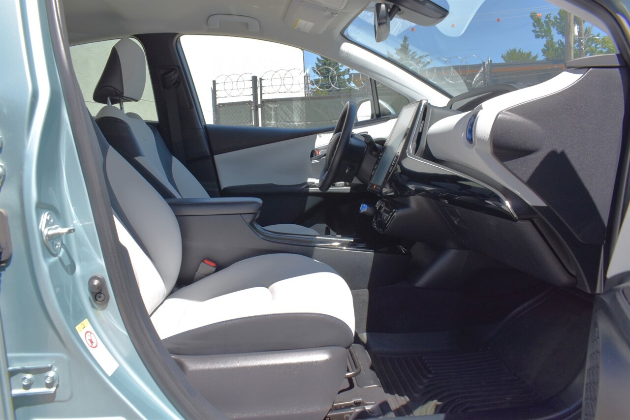 2021 Toyota Prius Limited 4dr Hatchback**BY APPOINTMENT ONLY** 54 City MPG! 50 Hwy MPG! Back Up Camera! Adaptive Cruise Control! Blind Spot Monitoring! JBL Premium Audio! Navigation! Heated SofTex Seats! Apple Carplay! - Photo 25 - Portland, OR 97266