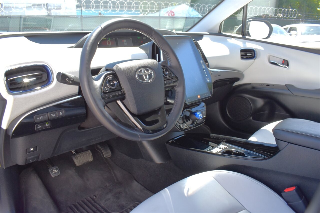 2021 Toyota Prius Limited 4dr Hatchback**BY APPOINTMENT ONLY** 54 City MPG! 50 Hwy MPG! Back Up Camera! Adaptive Cruise Control! Blind Spot Monitoring! JBL Premium Audio! Navigation! Heated SofTex Seats! Apple Carplay! - Photo 3 - Portland, OR 97266