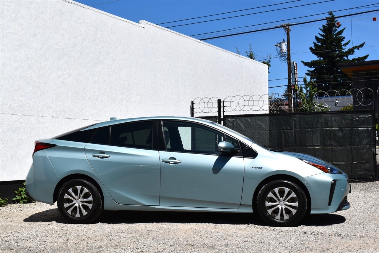 2021 Toyota Prius Limited 4dr Hatchback**BY APPOINTMENT ONLY** 54 City MPG! 50 Hwy MPG! Back Up Camera! Adaptive Cruise Control! Blind Spot Monitoring! JBL Premium Audio! Navigation! Heated SofTex Seats! Apple Carplay! - Photo 6 - Portland, OR 97266