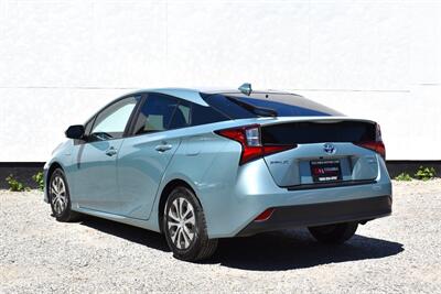 2021 Toyota Prius Limited 4dr Hatchback**BY APPOINTMENT ONLY** 54 City MPG! 50 Hwy MPG! Back Up Camera! Adaptive Cruise Control! Blind Spot Monitoring! JBL Premium Audio! Navigation! Heated SofTex Seats! Apple Carplay! - Photo 2 - Portland, OR 97266