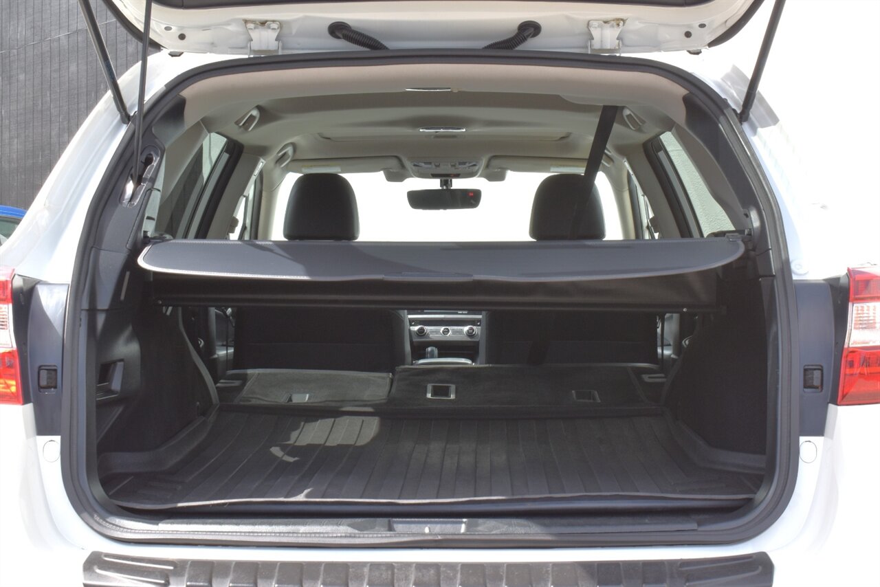 2017 Subaru Outback 3.6R Limited AWD 4dr Wagon! X-Mode! EyeSight Assist Tech! Blind Spot Monitor! Back Up Camera! Lane Assist! Bluetooth! Navigation! Full Heated Seats! Sunroof! Roof-Rails! Trunk Cargo Cover! - Photo 31 - Portland, OR 97266