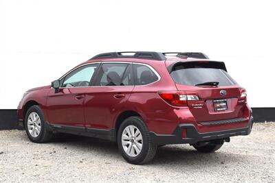 2018 Subaru Outback 2.5i Premium AWD 4dr Wagon**BY APPOINTMENT ONLY** X-Mode! Back Up Camera! Apple CarPlay & Android Auto! Heated Seats! All Weather Mats! Roof-Rails! - Photo 2 - Portland, OR 97266