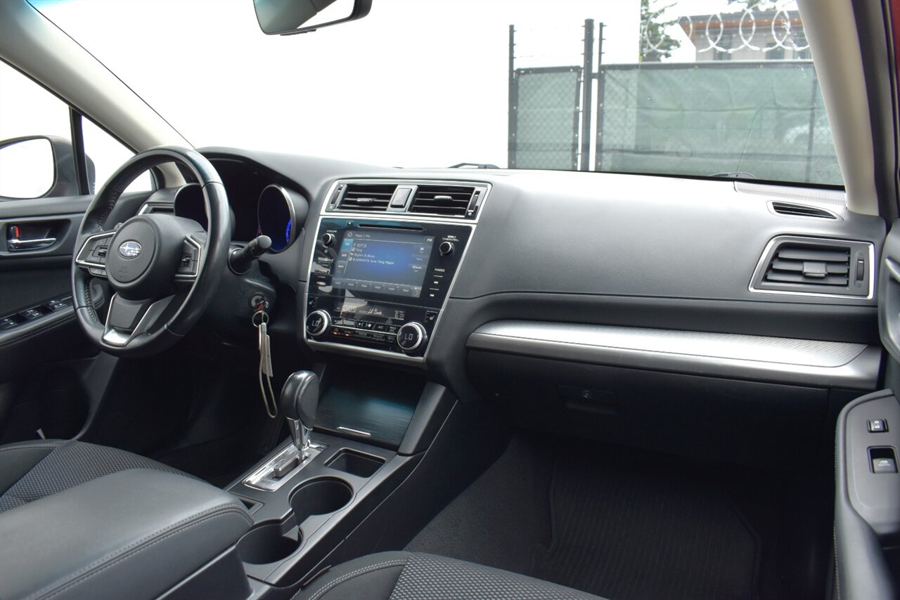 2018 Subaru Outback 2.5i Premium AWD 4dr Wagon**BY APPOINTMENT ONLY** X-Mode! Back Up Camera! Apple CarPlay & Android Auto! Heated Seats! All Weather Mats! Roof-Rails! - Photo 12 - Portland, OR 97266