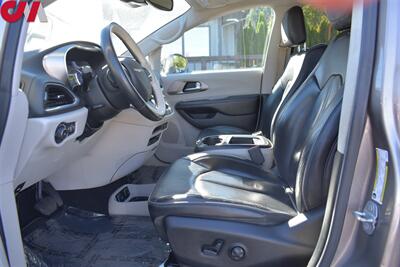 2018 Chrysler Pacifica Hybrid Limited  4dr Mini-Van! Back Up Cam! Blind Spot Monitor! Parking & Lane Assist! Navi! Heated & Ventilated Seats! Powered Doors & Liftgate! Rear Seat Entertainment System! Pano- Sunroof! - Photo 10 - Portland, OR 97266