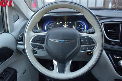 2018 Chrysler Pacifica Hybrid Limited  4dr Mini-Van! Back Up Cam! Blind Spot Monitor! Parking & Lane Assist! Navi! Heated & Ventilated Seats! Powered Doors & Liftgate! Rear Seat Entertainment System! Pano- Sunroof! - Photo 13 - Portland, OR 97266