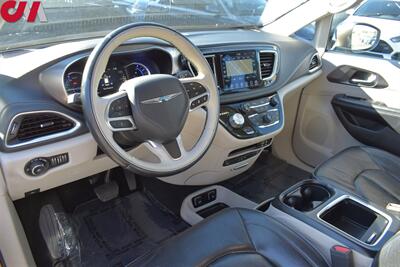 2018 Chrysler Pacifica Hybrid Limited  4dr Mini-Van! Back Up Cam! Blind Spot Monitor! Parking & Lane Assist! Navi! Heated & Ventilated Seats! Powered Doors & Liftgate! Rear Seat Entertainment System! Pano- Sunroof! - Photo 3 - Portland, OR 97266