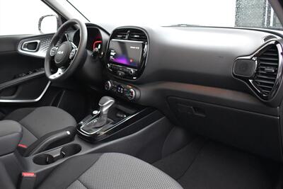 2023 Kia Soul LX 4dr Crossover!**APPOINTMENT ONLY**Forward Collision Avoidance Assist! Lane Keep Assist! Lane Following Assist! Driver Attention Warning! Backup Camera! Apple CarPlay! Android Auto! - Photo 11 - Portland, OR 97266