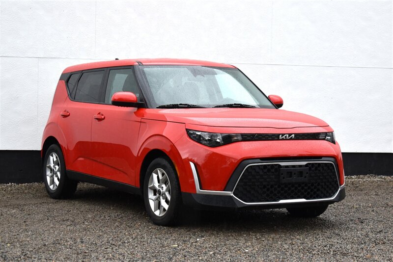 2023 Kia Soul LX  4dr Crossover!**APPOINTMENT ONLY**Forward Collision Avoidance Assist! Lane Keep Assist! Lane Following Assist! Driver Attention Warning! Backup Camera! Apple CarPlay! Android Auto!