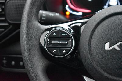 2023 Kia Soul LX 4dr Crossover!**APPOINTMENT ONLY**Forward Collision Avoidance Assist! Lane Keep Assist! Lane Following Assist! Driver Attention Warning! Backup Camera! Apple CarPlay! Android Auto! - Photo 14 - Portland, OR 97266