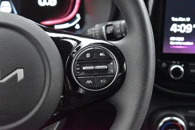 2023 Kia Soul LX 4dr Crossover!**APPOINTMENT ONLY**Forward Collision Avoidance Assist! Lane Keep Assist! Lane Following Assist! Driver Attention Warning! Backup Camera! Apple CarPlay! Android Auto! - Photo 15 - Portland, OR 97266