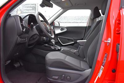 2023 Kia Soul LX 4dr Crossover!**APPOINTMENT ONLY**Forward Collision Avoidance Assist! Lane Keep Assist! Lane Following Assist! Driver Attention Warning! Backup Camera! Apple CarPlay! Android Auto! - Photo 10 - Portland, OR 97266