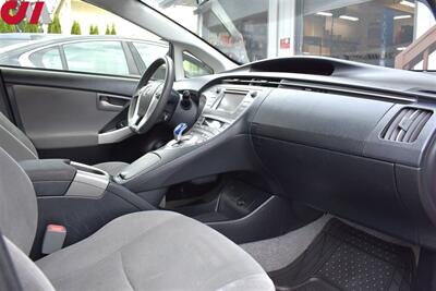 2014 Toyota Prius Two 4dr Hatchback! 51 CITY MPG! 48 HWY MPG! Bluetooth! EV/ECO/PWR Modes! All Weather Floor Mats! - Photo 11 - Portland, OR 97266
