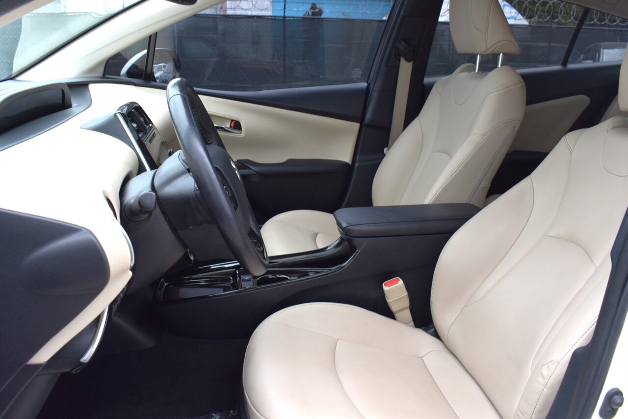 2019 Toyota Prius XLE 4dr Hatchback! 54 City MPG! 50 Hwy MPG! Back Up Camera! Blind Spot Monitor! Pre-Collision Sys w/Pedestrian Detection! Dynamic Radar Cruise Control! Heated Seats! Bluetooth! Sunroof! - Photo 11 - Portland, OR 97266