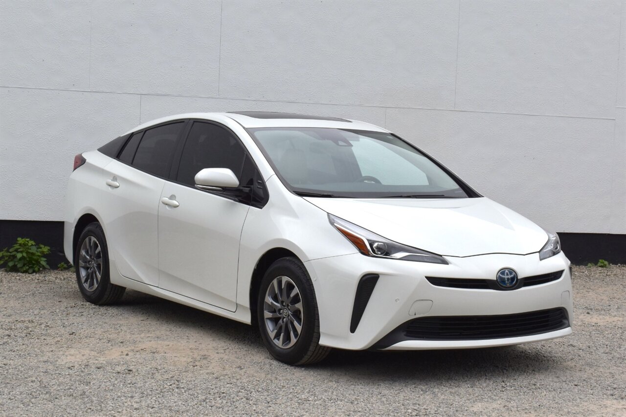2019 Toyota Prius XLE FWD's photo