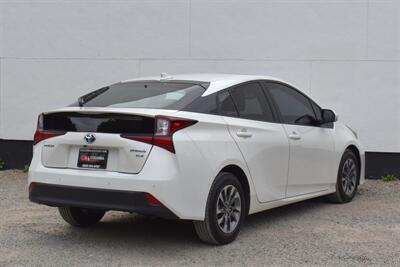 2019 Toyota Prius XLE 4dr Hatchback! 54 City MPG! 50 Hwy MPG! Back Up Camera! Blind Spot Monitor! Pre-Collision Sys w/Pedestrian Detection! Dynamic Radar Cruise Control! Heated Seats! Bluetooth! Sunroof! - Photo 5 - Portland, OR 97266